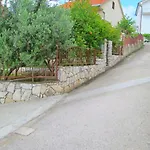 Milena Near The * טרוגיר